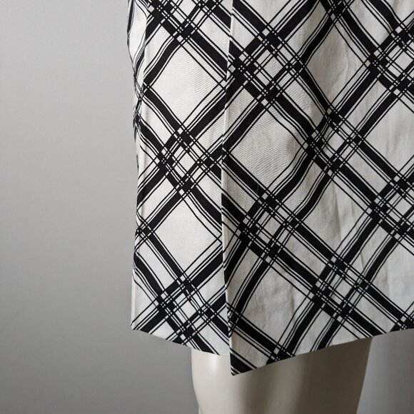 LizGolf - White / Black Pleated Golf Skort - Size 6 - Picture 3 of 8